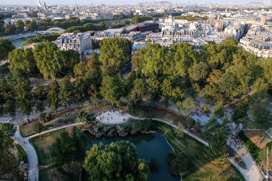 Photo of Eiffel Tower gardens