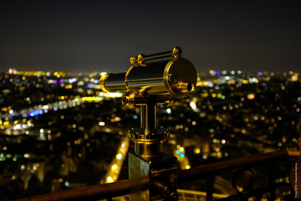 Spotting scope at night